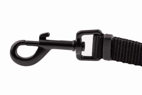 smycz regulowana przez ramię czarna karabińczyk.jpg